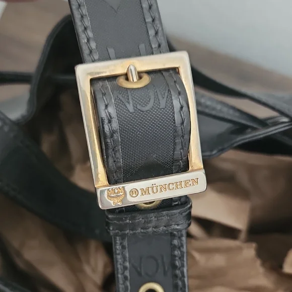 MCM Black Shoulder Bag with Drawstring Closure, Vintage Pre-owned - Picture 10 of 17